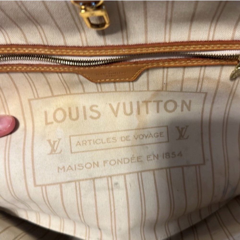 Louis Vuitton White and Tan Shoulder Bag - Picture 3 of 3